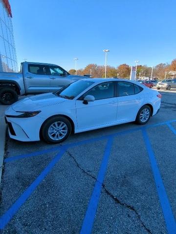 2025 toyota camry le