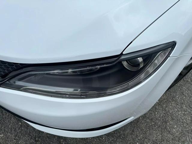 2016 chrysler 200 s