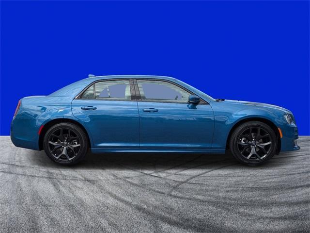 2022 chrysler 300 touring l