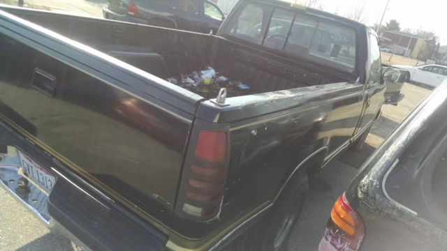 1990 chevy c1500 2wd 114,209 miles have key needs battery starts & runs