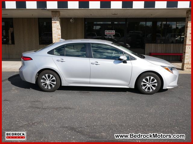 2022 toyota corolla hybrid le