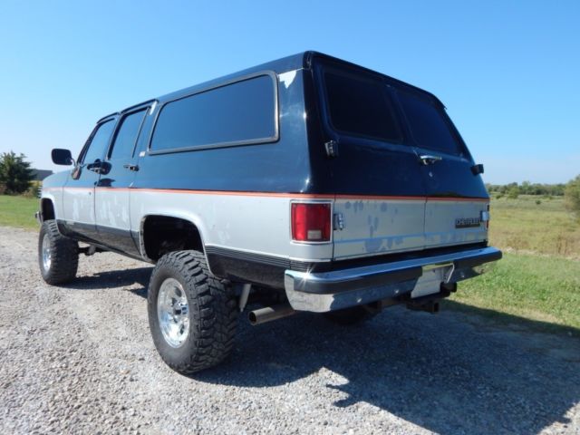 1989 chevrolet suburban 2500, fuel injected 350 v-8, lifted 4x4, rust free!