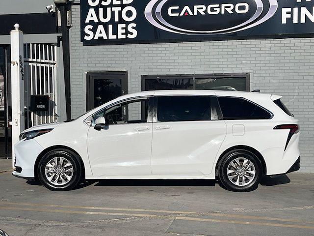 2022 toyota sienna le