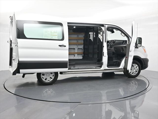 2022 ford transit-150 base