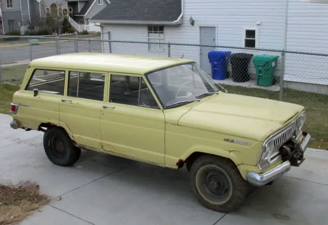 1966 jeep wagoneer - original paint and factory winch