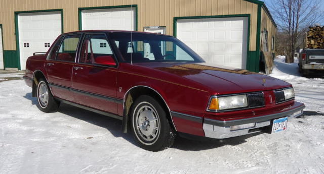 1987 oldsmobile delta 88 royale, 2 owner with 14,276 actual miles, excellent !!!