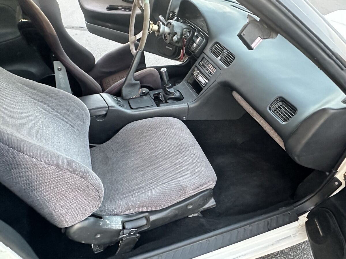 1993 nissan 240sx hatchback white base