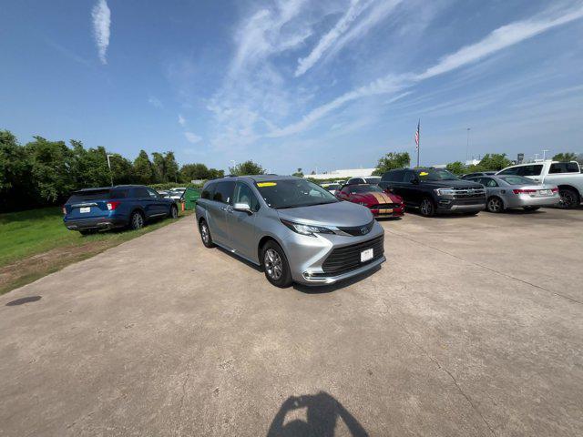 2023 toyota sienna xle 8 passenger