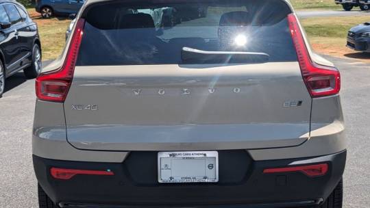 2025 Volvo XC40