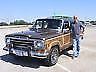 1988 jeep grand wagoneer, woody, 4x4, outstanding shape, gold in color