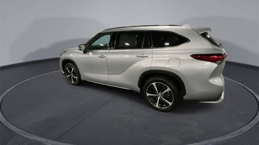 2022 toyota highlander xse