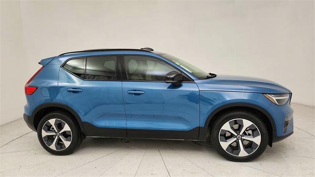 2023 volvo xc40 b5 plus dark theme