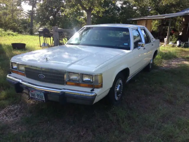 1989 ford ltd crown victoria. 4 door sedan. very well maintained