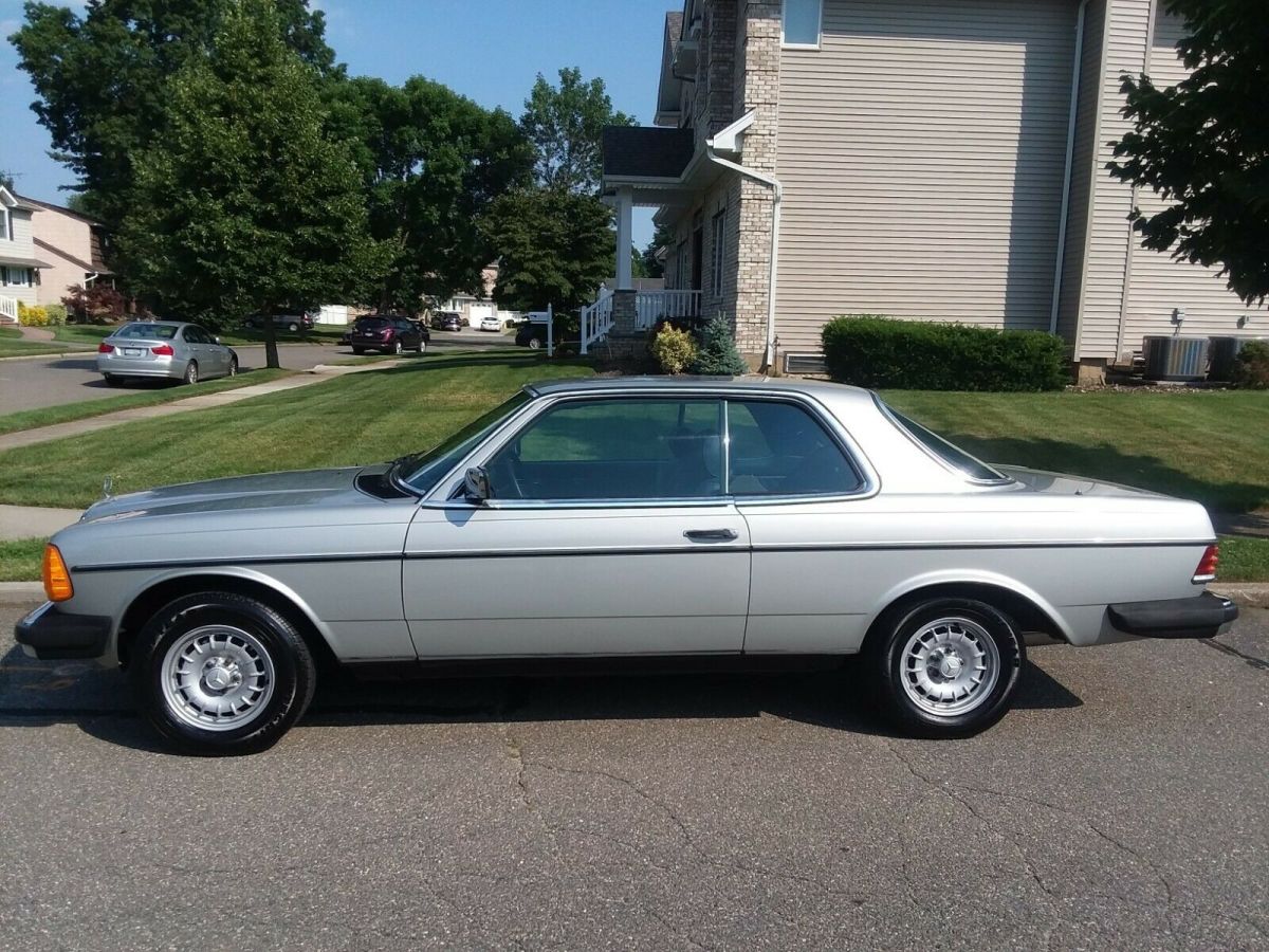 gorgeous immaculate 66k mile 300cd coupe turbo diesel w123 300d 300td last year