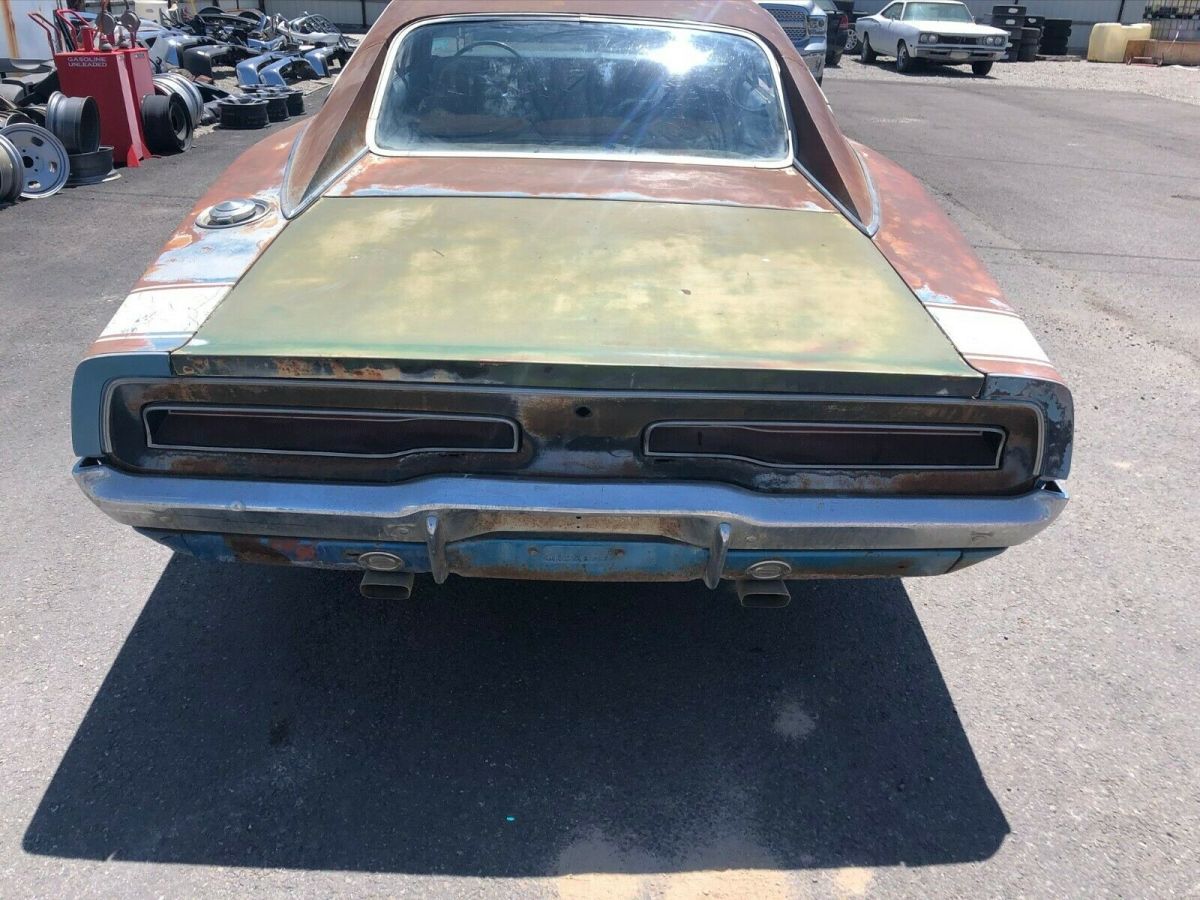1969 d0dge charger rt with 440 engine and 440 six pack transmission