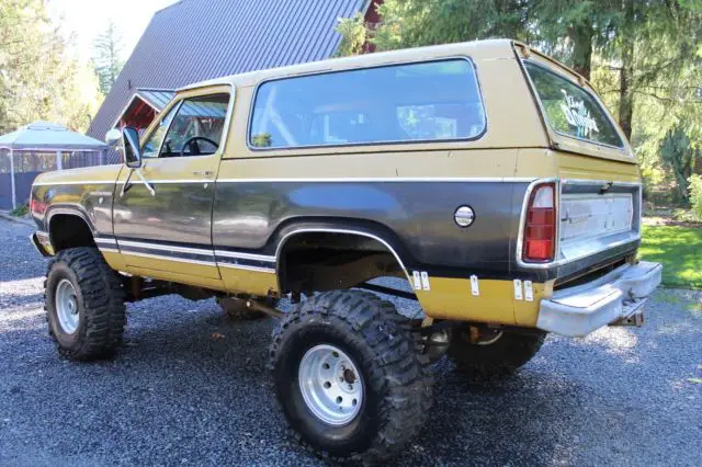 1977 dodge ramcharger -- 4 speed - convertible top - built 440 - dana 60 - ram