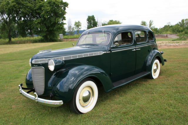 1937 chrysler royal sedan