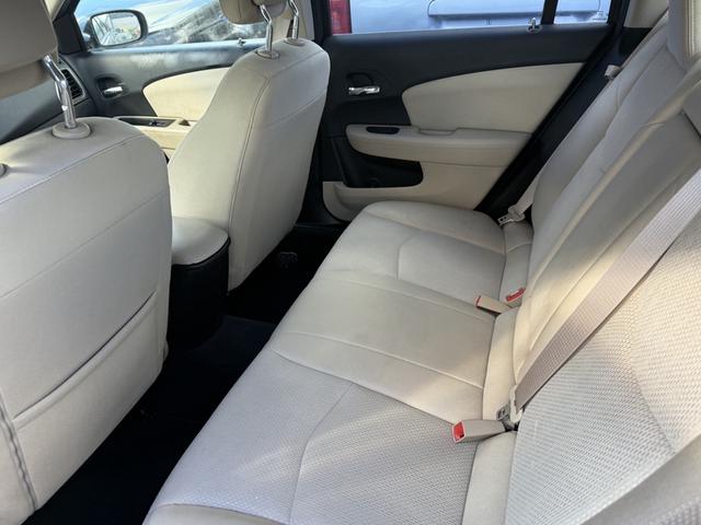2011 chrysler 200 touring