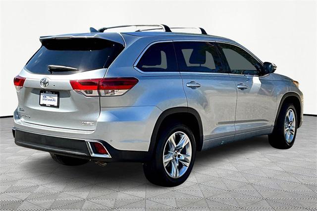 2017 toyota highlander limited