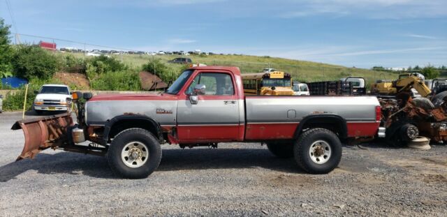 1992 dodge ram 2500, w/ 5.9 cummins turbo diesel. runs good, has rust