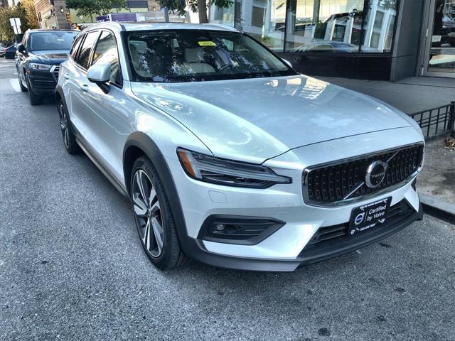 2023 volvo v60 cross country b5 plus