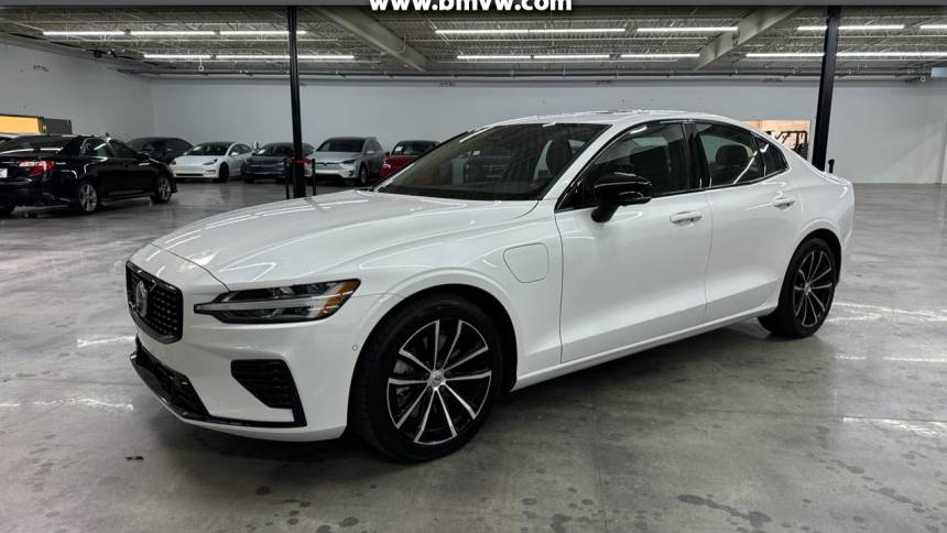 2023 volvo s60 recharge t8 plus dark theme