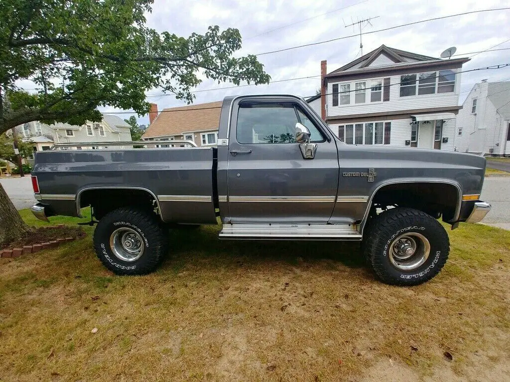 1987 chevy custom delux 4 x 4 pick up truck