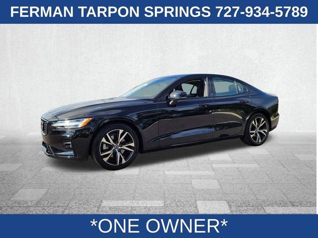 2024 volvo s60 b5 plus dark theme