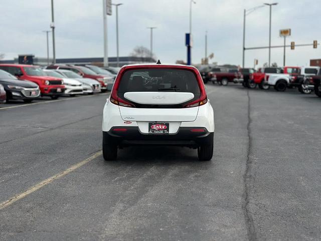 2022 kia soul lx
