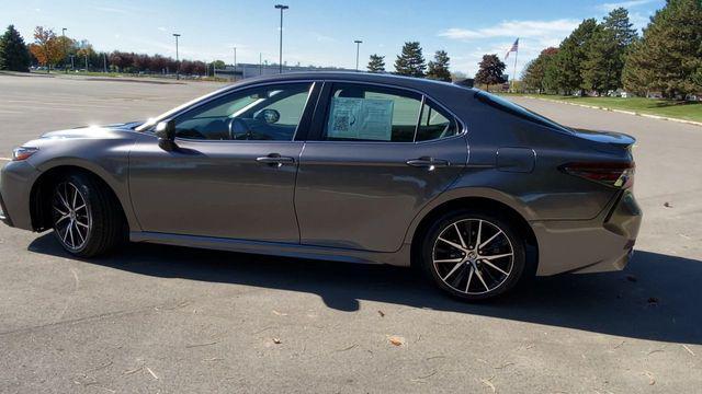 2022 toyota camry se
