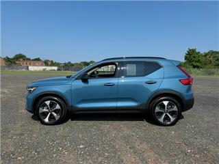 2024 Volvo XC40 b5 core bright theme