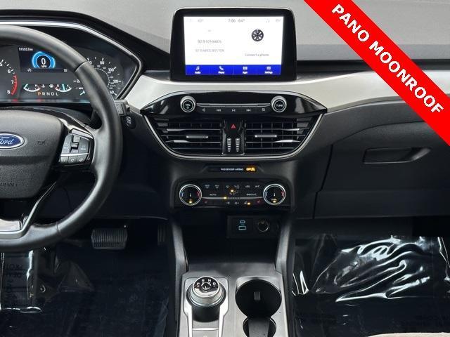 2022 ford escape se