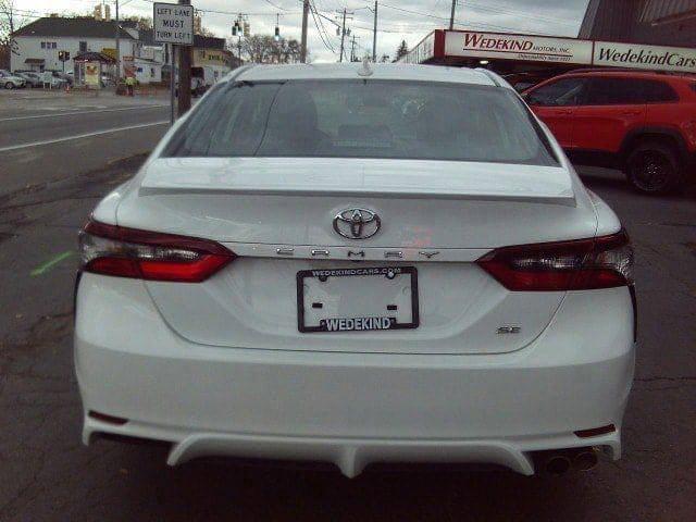 2022 toyota camry se