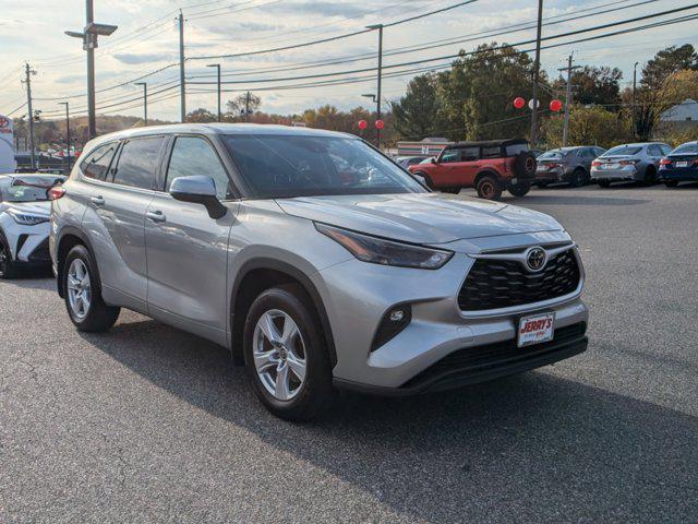 2022 toyota highlander le