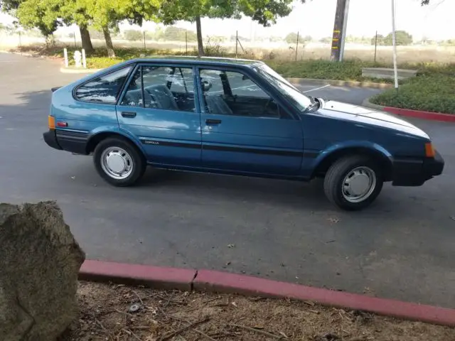 collectable. supper clean! very rare! 1985 toyota corolla 5 door sedan ae82