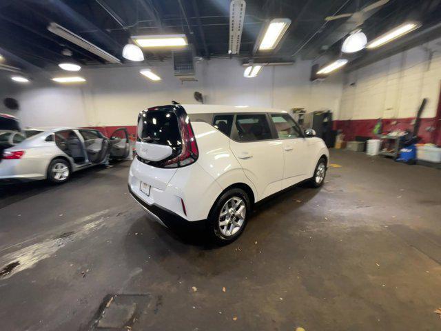 2023 kia soul lx