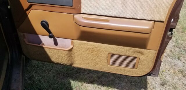1989 chevrolet s10 pickup "tahoe trim model"