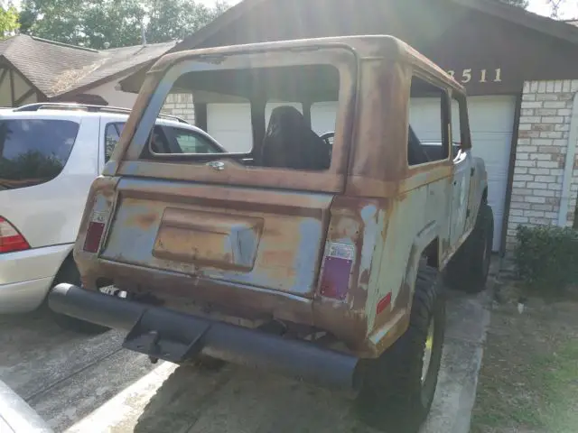 jeep jeeepster - restomod- many modern upgrades-shaved doors-elect windows