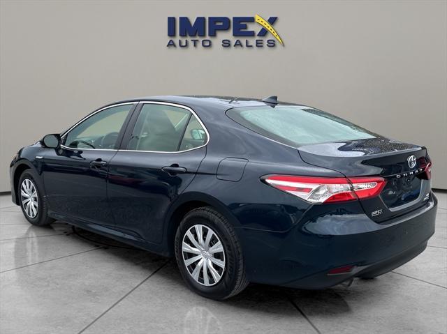 2019 toyota camry hybrid le