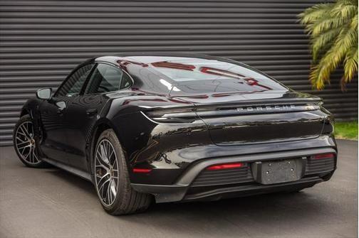 2022 porsche taycan
