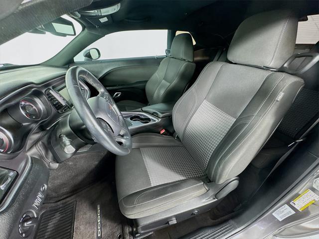 2016 dodge challenger sxt