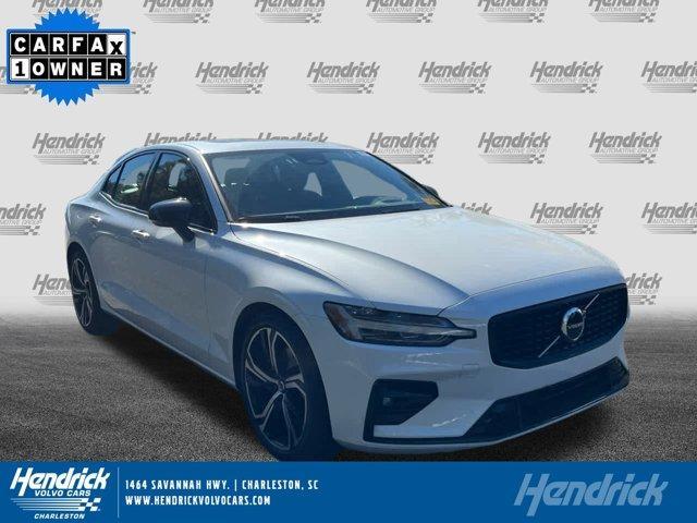 2024 volvo s60 b5 core dark theme