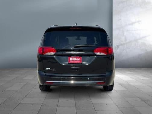 2019 chrysler pacifica touring-l in iowa city, iowa
