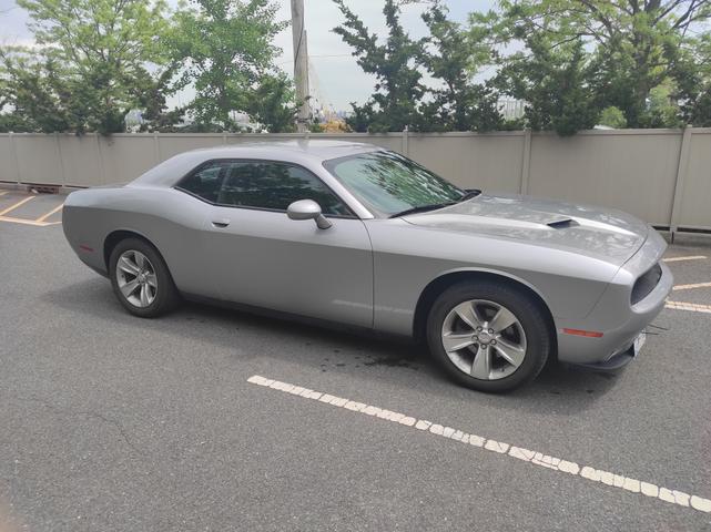 2017 dodge challenger sxt