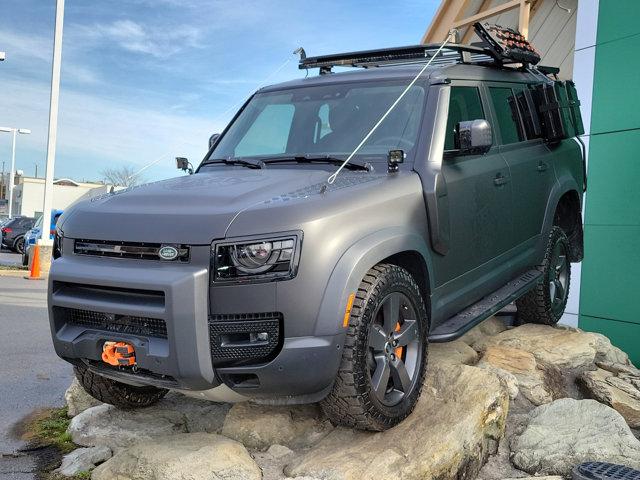 2023 land rover defender se