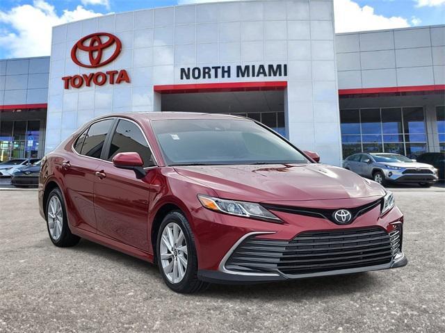 2022 toyota camry le