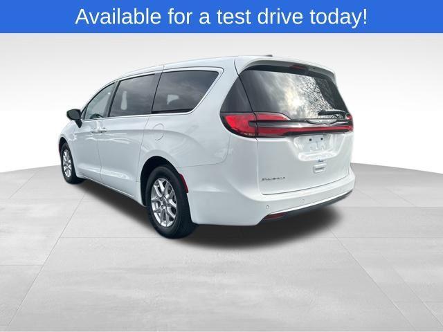 2023 chrysler pacifica touring-l