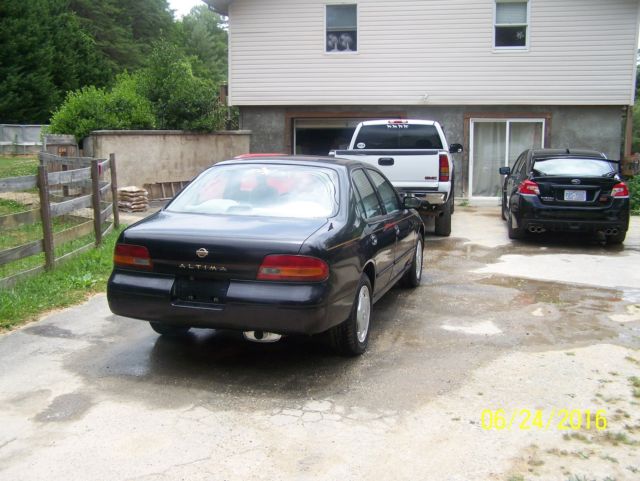1994 nissan altima gxe sedan 4-door 2.4l, manual