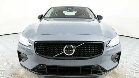 2024 volvo s60 b5 core dark theme