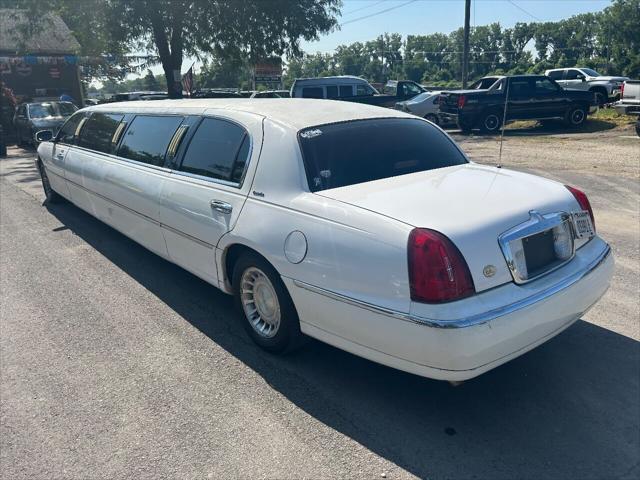1999 lincoln town car executive 4dr sedan w/ limousine builder package